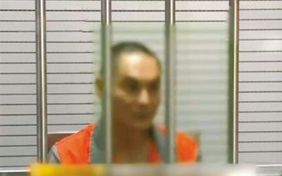 涉嫌窩藏罪的李明在接受訊問(wèn)。
