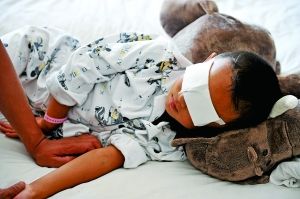 9月2日，小斌斌在病床上休息。山西省眼科醫(yī)院院長賈亞丁介紹，醫(yī)院安排心理專家對患兒及家屬進行心理治療。