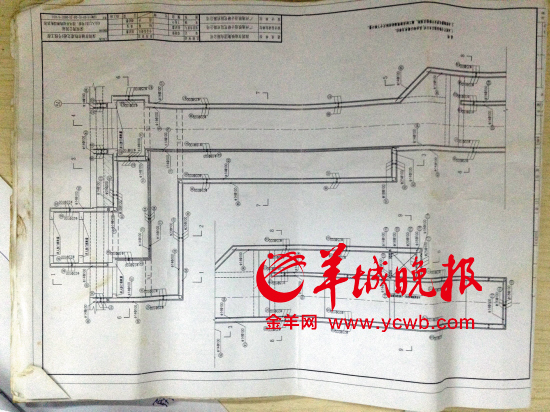 舉報(bào)人洪先生稱，里面標(biāo)注“100”（圖紙默認(rèn)單位為毫米）的地方，均按照13厘米的鋼筋間距施工