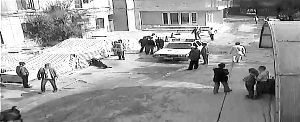 警車視而不見。（視頻截圖）