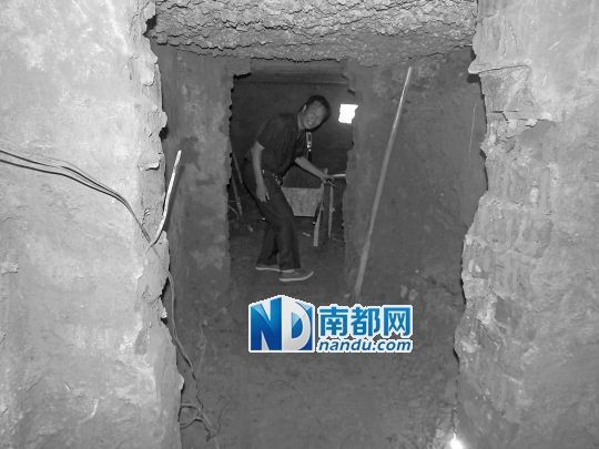 昨日，工人在地宮內(nèi)。CFP圖片
