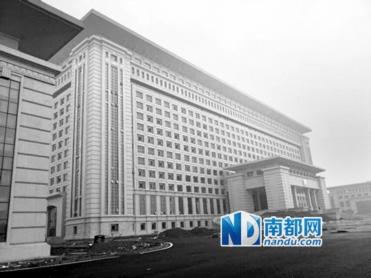 圖片顯示，湖南攸縣新建的發(fā)展中心樓群氣派，廣場龐大。 圖片來源：天涯論壇