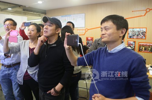 李連杰現(xiàn)身阿里巴巴，助陣雙十一。