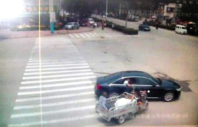 23日中午，陳母被突然噴毒。新京報記者 王瑞鋒 攝