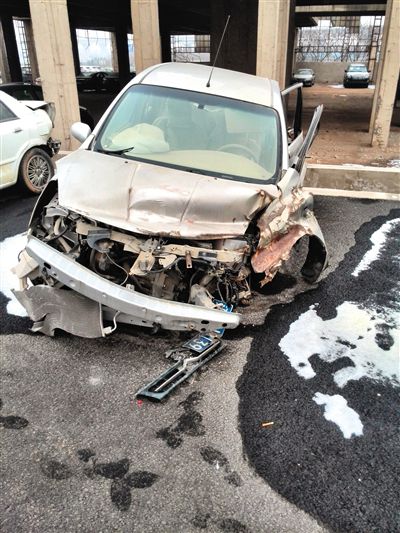 事發(fā)轎車。吳英供圖