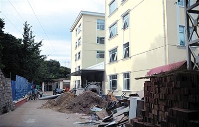 　該山莊目前正在建四星級(jí)賓館。新京報(bào)記者 吳江 攝