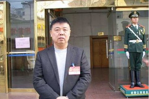 江西大富集團(tuán)董事長、原萍鄉(xiāng)市人大代表何春明。