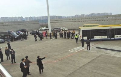 重慶機(jī)場警方到場處置。