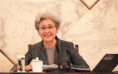 3月4日，十二屆全國(guó)人大三次會(huì)議在人民大會(huì)堂舉行新聞發(fā)布會(huì)，大會(huì)發(fā)言人傅瑩回答中外記者的提問(wèn)。