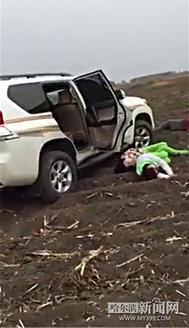 鄉(xiāng)干部開車沖進農田攆野雞 8旬農民阻攔被打倒 鄉(xiāng)干部開車沖進農田攆野雞 8旬農民阻攔被打倒