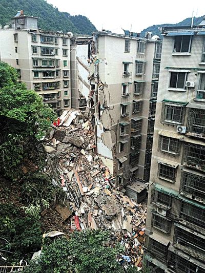  昨日，貴陽市云巖區(qū)一棟9層居民樓垮塌，16人失聯(lián)。新華社發(fā)