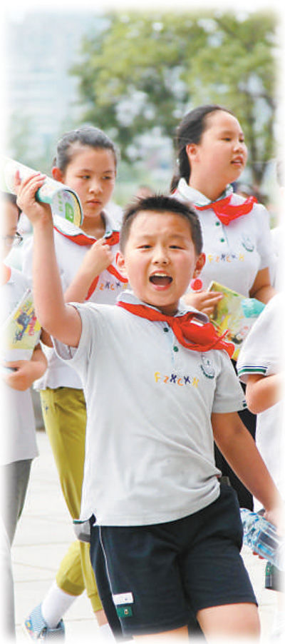 南京某小學學生在參加課外活動。
