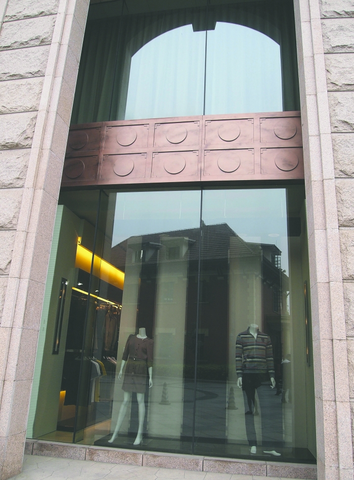 成都新東方千禧大酒店內(nèi)，曾銷售假冒LV產(chǎn)品的店鋪