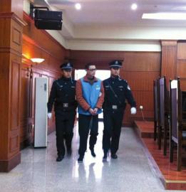 趙勇被帶上法庭。