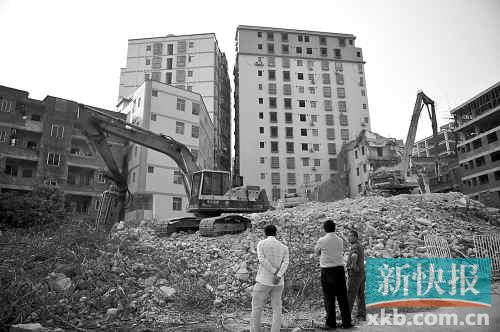 在無數(shù)次專項行動和強(qiáng)拆風(fēng)暴的背后，是衍生出的各色潛規(guī)則。