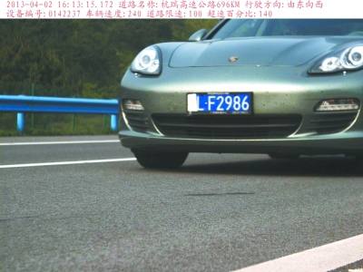 　保時捷飆車被拍瞬間。湖北省高警總隊供圖