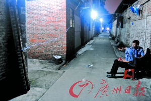 事發(fā)出租屋前拉起了警戒線，警方正在現(xiàn)場(chǎng)調(diào)查。記者陳楓攝