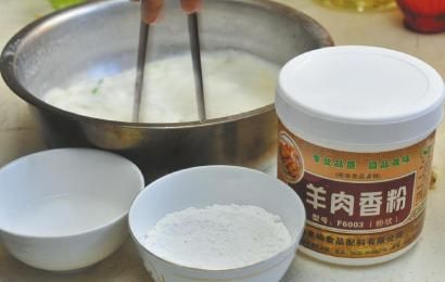 市面上出售的羊肉香粉等食品添加劑。