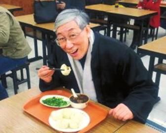 吳頌今到慶豐包子鋪找靈感。