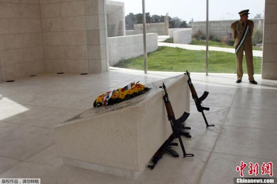 當(dāng)?shù)貢r間11月11日，約旦河西岸城市拉姆安拉，巴勒斯坦舉行儀式紀(jì)念阿拉法特逝世8周年。