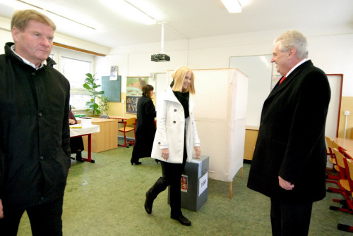 捷克總統(tǒng)直選末輪投票澤曼稱如當(dāng)選不會見達(dá)賴