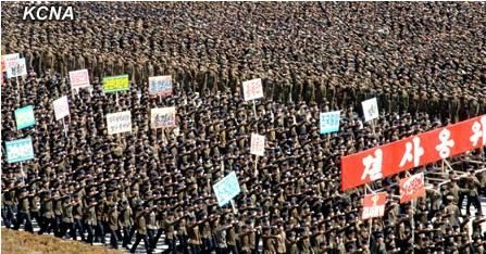 大會(huì)結(jié)束后，與會(huì)群眾舉行示威游行。