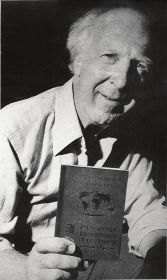 世界公民政府組織創(chuàng)始人去世 自稱“無(wú)國(guó)籍” 世界公民政府組織創(chuàng)始人去世 自稱“無(wú)國(guó)籍”