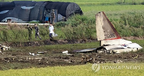 當(dāng)?shù)貢r間28日下午2時8分許，韓國一架空軍教練機T-50在全羅南道光州市西區(qū)細荷洞農(nóng)田墜毀。