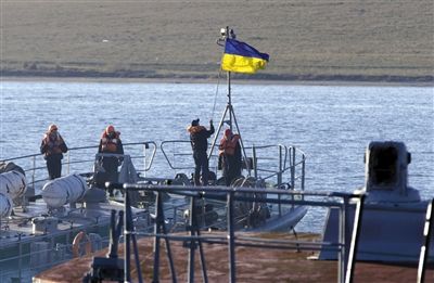 當(dāng)?shù)貢r間2014年3月21日，克里米亞塞瓦斯托波爾，烏克蘭海軍登陸艦。