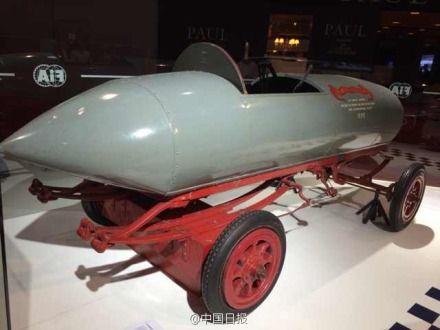 　2014年10月4日至10日的巴黎車(chē)展上世界首輛時(shí)速過(guò)百公里電動(dòng)車(chē)問(wèn)世。