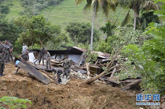 10月29日，斯里蘭卡救援部隊抵達山體滑坡災(zāi)區(qū)展開救援。