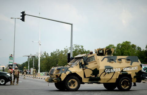 近日，尼軍警加強(qiáng)了對首都區(qū)的安保。 李涼 攝