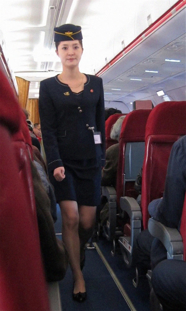 朝鮮領(lǐng)導(dǎo)人金正恩最近下令國營高麗航空的女空服員改穿比較短、比較緊的裙子。