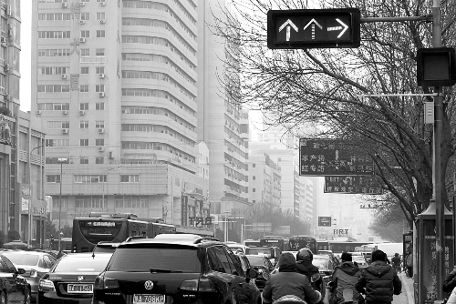 新交規(guī)“黃恐”引發(fā)擁堵？ 這個(gè)真的有！