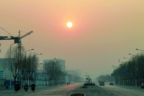 昨日天空放晴，雖然天還不是那么藍(lán)，但也給大家?guī)?lái)好心情。