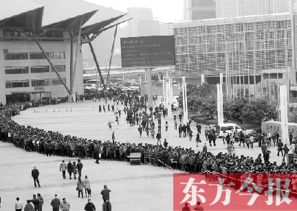 3月2日，在鄭州國(guó)際會(huì)展中心，河南省春季人才招聘會(huì)舉行，六萬五千名求職者扎堆求職