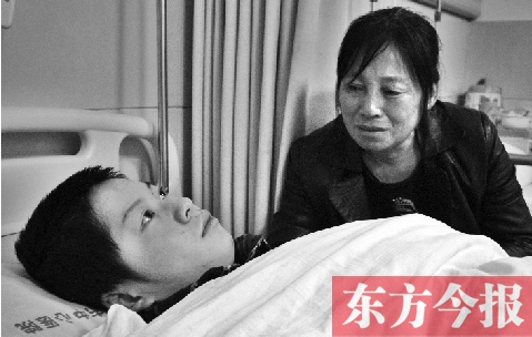 15歲的兒子被毆打成重傷，巨額醫(yī)療費成了曲新苗女士難以跨越的坎兒