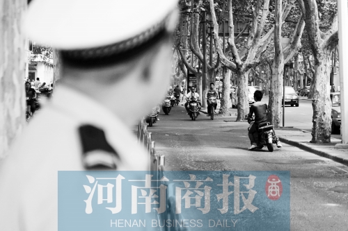 有警察，趕緊掉頭！