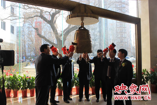 1月7日，在全國股份轉(zhuǎn)讓系統(tǒng)（即新三板），伴隨著開市寶鐘的敲響，山水園林股份有限公司正式登陸新三板。
