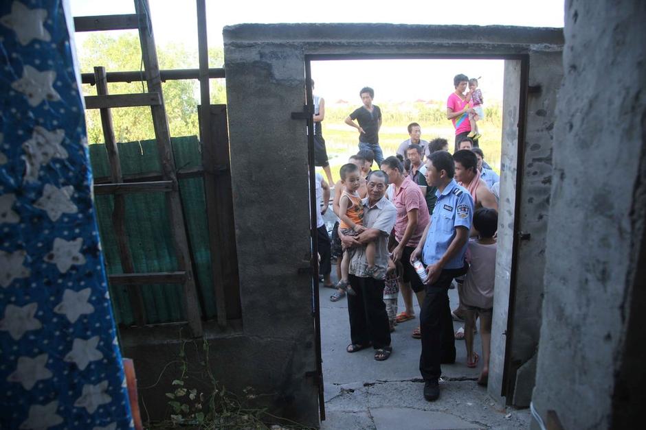 2013年08月06日消息，浙江省嘉興市秀洲區(qū)油車港鎮(zhèn)濮家灣村蠟燭浜一帶，是典型的城中村。村中農(nóng)民房被分隔成許多間出租給附近打工者。