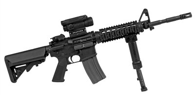 M4 卡賓槍，戰(zhàn)斗全重：3.4公斤，最大有效射程：600米，全槍長：840mm，空槍重：2.88公斤