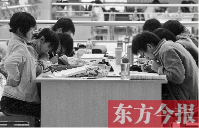 專家認(rèn)為，內(nèi)地高校對(duì)學(xué)生創(chuàng)造性、自主性的培養(yǎng)不及港校