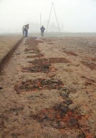 　　鋸齒狀的大型建筑基址。