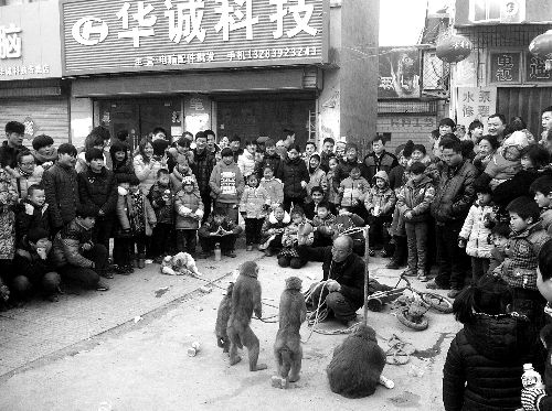 比春運更擠的地方是?？h廟會(組圖)