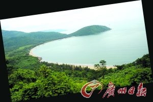 長(zhǎng)長(zhǎng)的沙灘海岸。