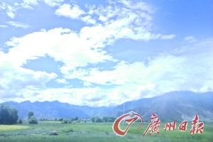 途中的大河煙波浩渺。