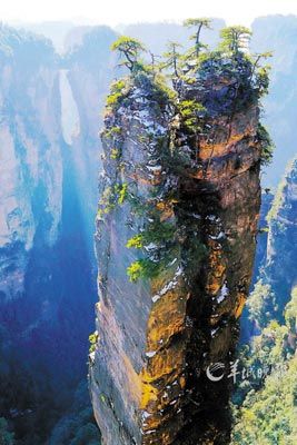 　　世界上迄今為止所發(fā)現(xiàn)的垂直高差最大的天然自生石板橋。