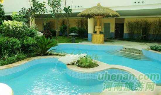 深秋去堯山賞紅葉、泡溫泉、拜大佛