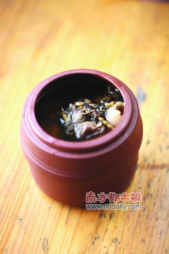 蝎子燉蝸牛。