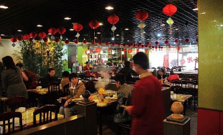 來(lái)到四川,不吃火鍋就對(duì)不起這片火辣辣的土地。